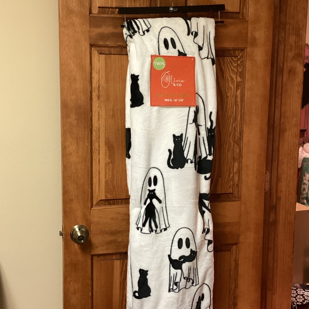 Olivia & Co Ghost and Cat Twin Blanket👻🐈‍⬛